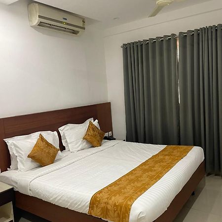 Kallada Sangeetha Hotels Thrissur Exterior foto