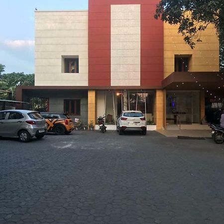 Kallada Sangeetha Hotels Thrissur Exterior foto