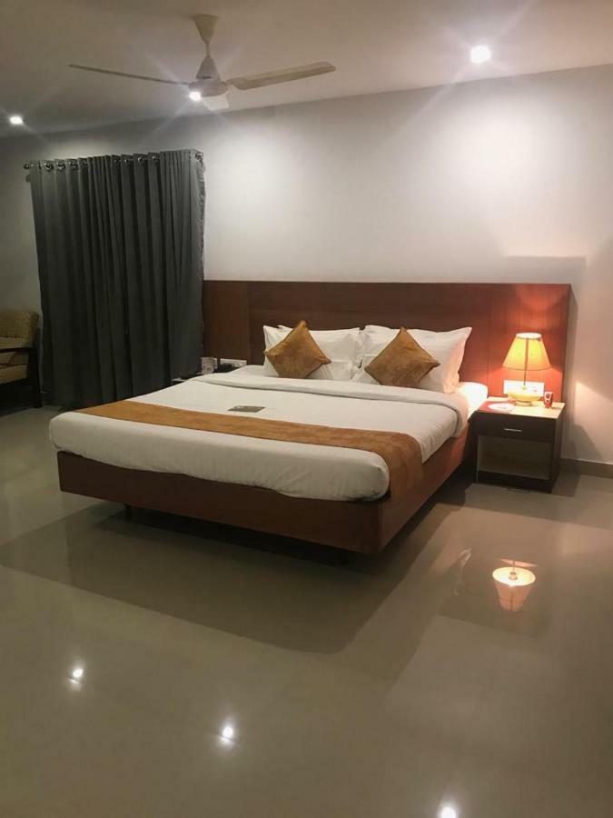 Kallada Sangeetha Hotels Thrissur Exterior foto